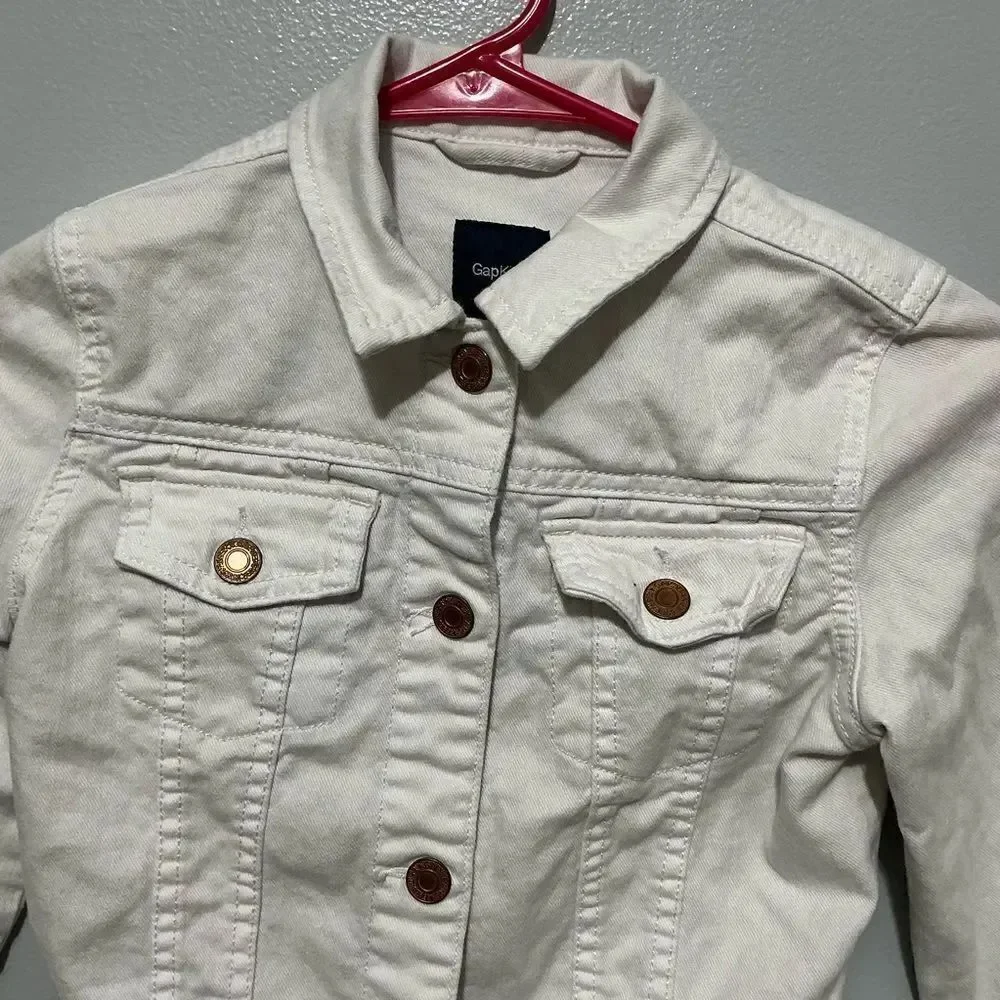 Gap kids white jean jacket. Great condition. Size M